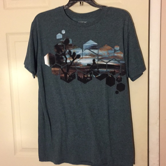 APT 9 GRAPHIC T-SHIRT - Picture 1 of 6